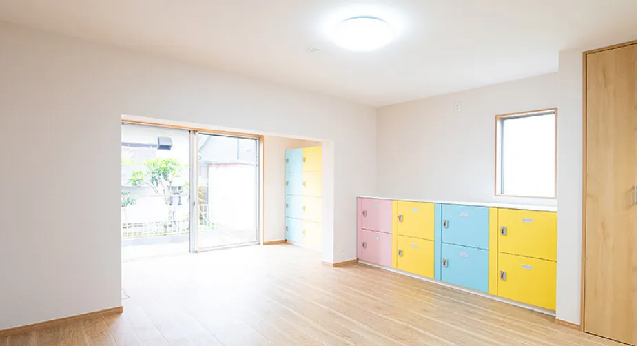 福祉施設改装後の明るい室内