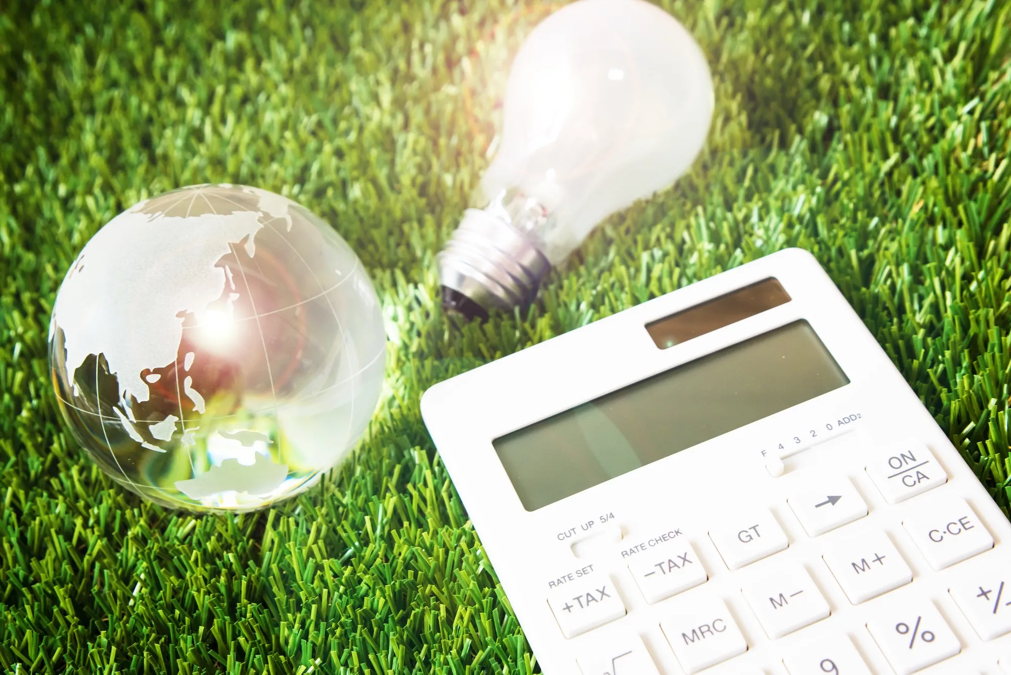 エコ設備と電気代のイメージ