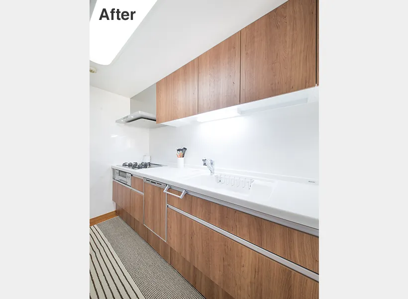 木目調の明るいI型キッチン