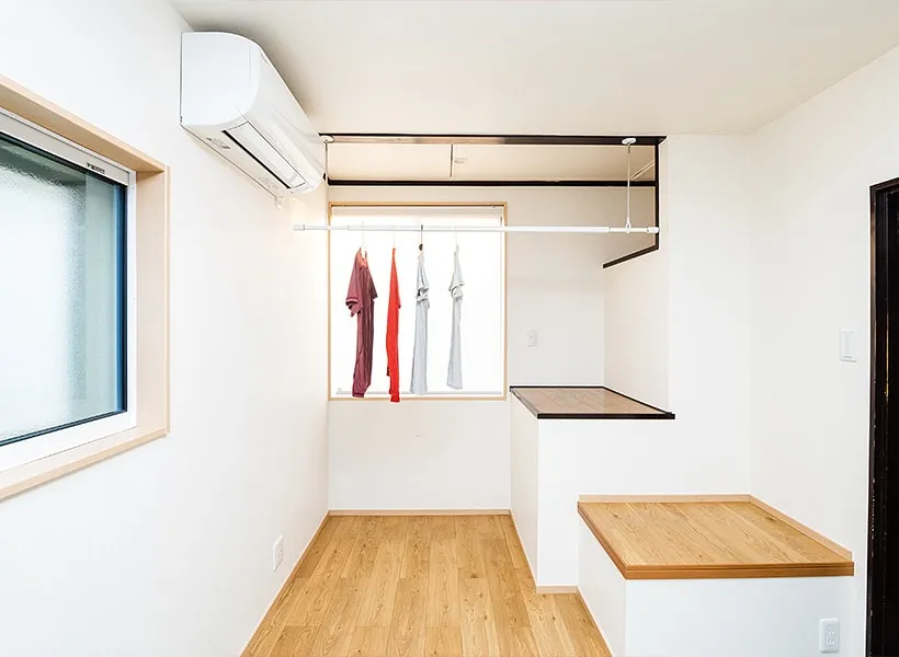 室内物干しスペースのあるリノベーション後の部屋