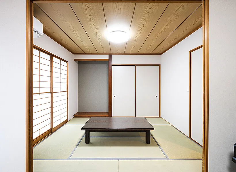 床の間のアクセントクロスが印象的な新しい和室