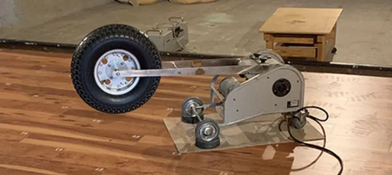 床の遮音レベル試験の様子