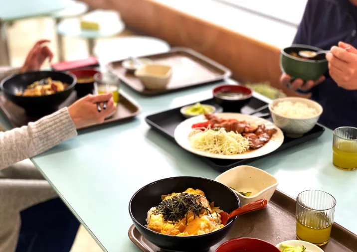 外食や光熱費などの生活費