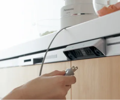 キッチンコンセントを使う様子