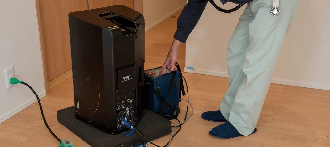 床の遮音レベル試験の様子