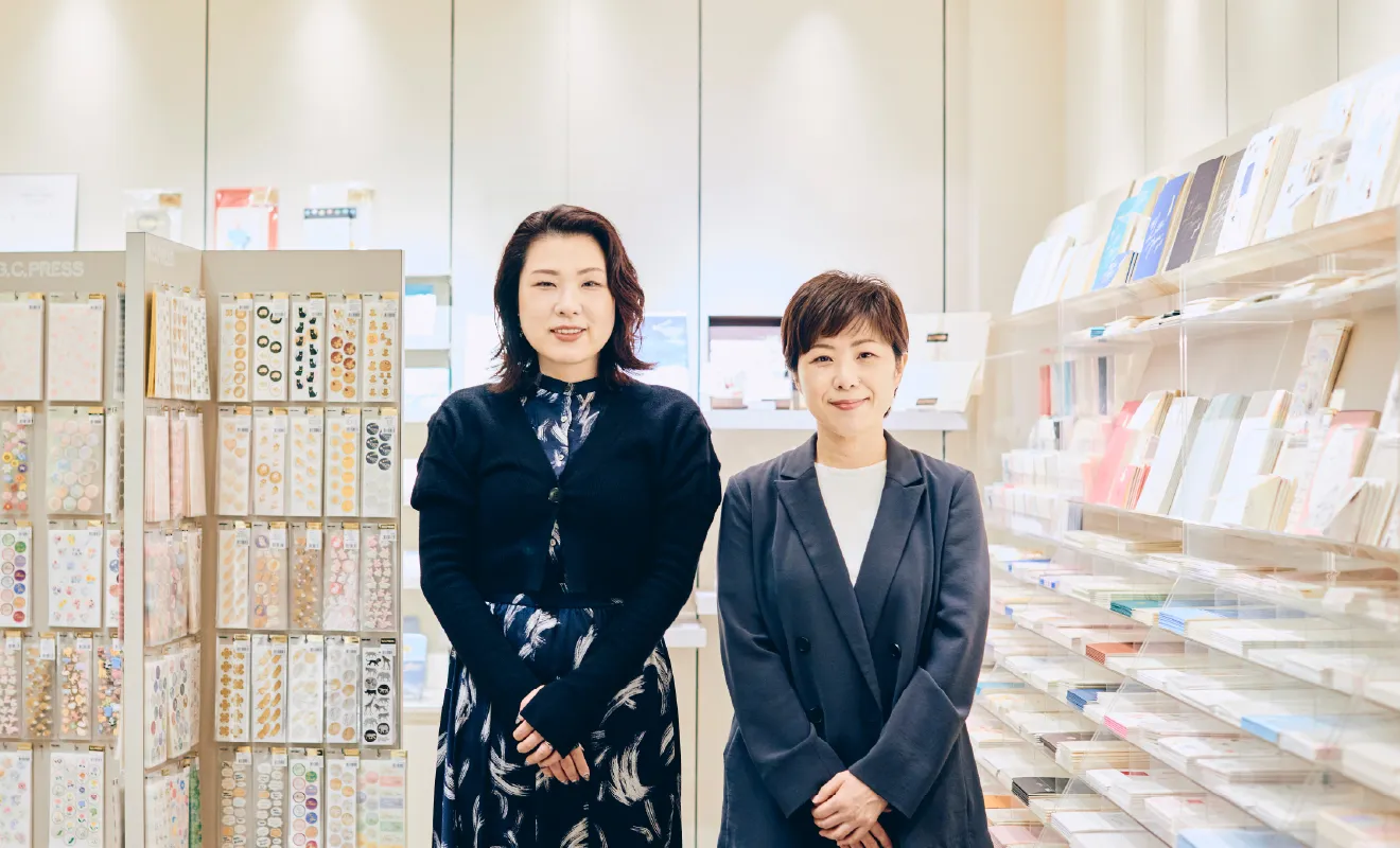 ECクリエイティブディレクターの高沼さん(左)と銀座直営店店長の杉浦さん(右)