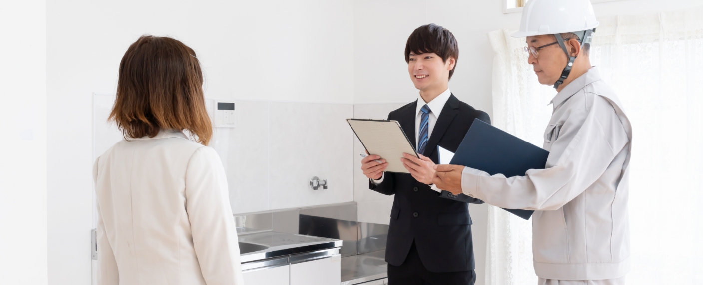 施工担当者と打ち合わせをする イメージ