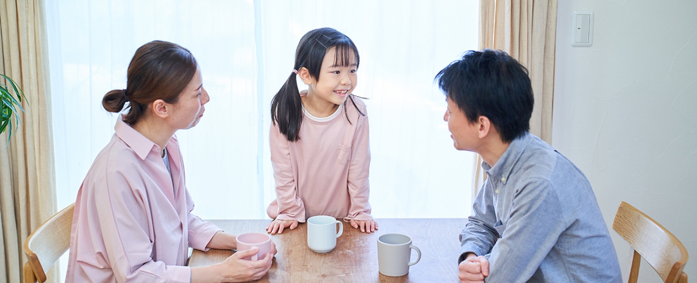 団欒する家族 イメージ